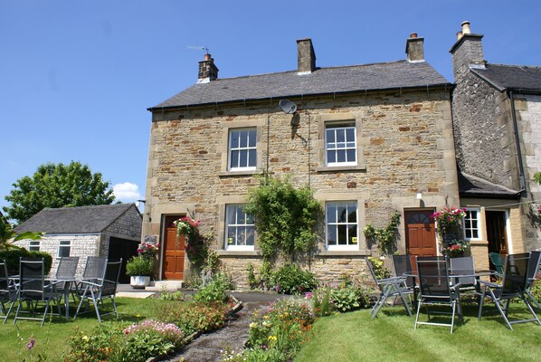 Exterior - Beech Cottage on  right