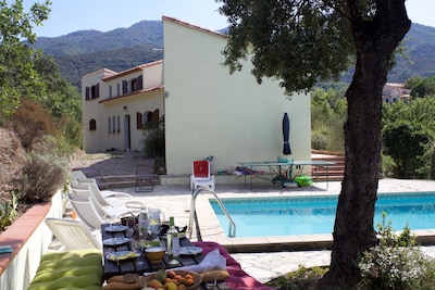 large villa with pool and beautiful view on the Canigou mountain.