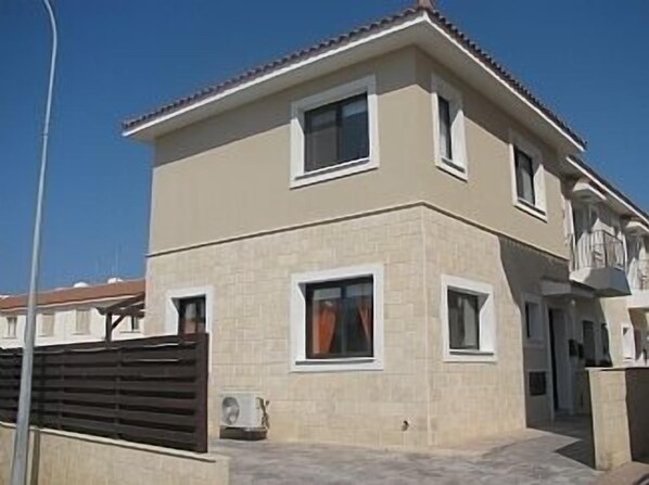 Front view BN01 Townhouse