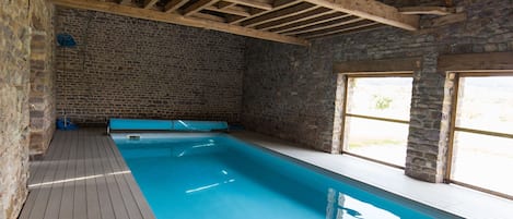 OPEN FROM MAY TO SEPTEMBER - Exquisite Outdoor Pool building