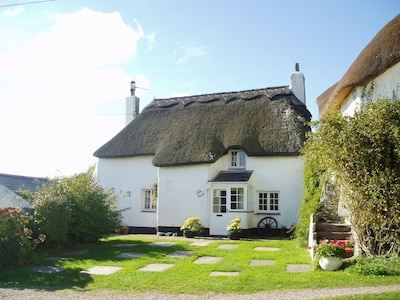 Pretty thatched cottage near Salcombe, Devon