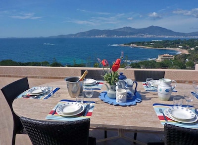 Semi-detached house, 150 m. from the sea. Amazing view over the gulf of Ajaccio!