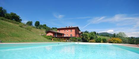 Vista dalla piscina