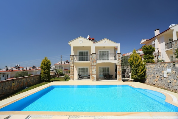 Luxury Villa with Large Private Pool