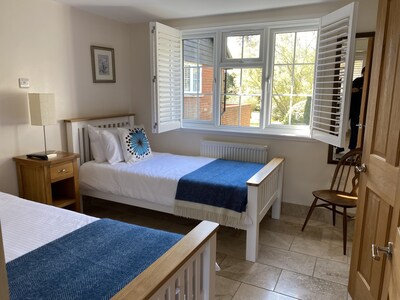 Rosemary Cottage 5* family & wheelchair friendly,tennis court  beautiful grounds