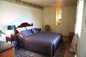 Double bedroom upstairs, with en-suite bathroom