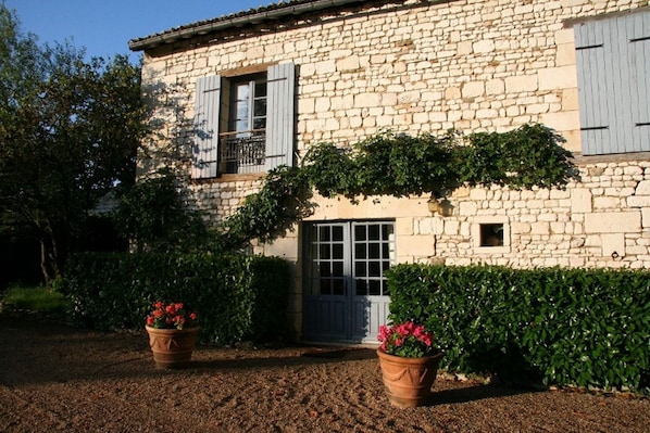Chestnuts Cottage, your stone XIXth century house