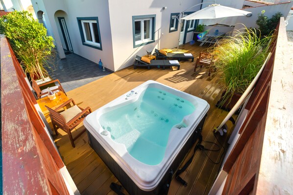 Spoil yourself in private, sunny garden with jacuzzi.