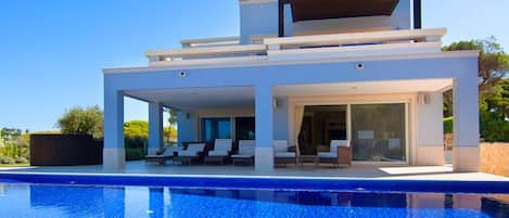 Modern Villa Overlooking the Beach Vale do Lobo. Stunning Sea Views. J134 - 1