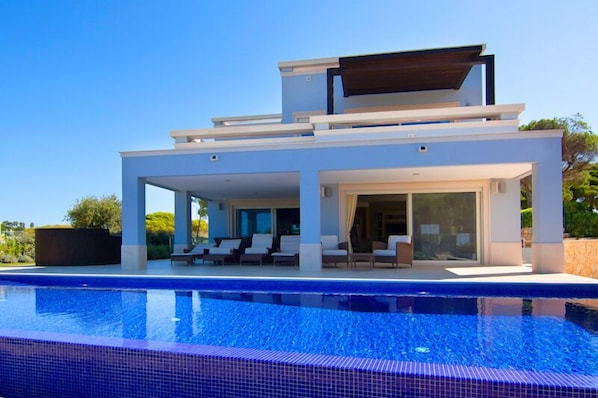 Modern Villa Overlooking the Beach Vale do Lobo. Stunning Sea Views. J134 - 1