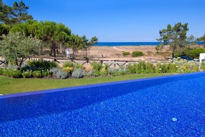 Modern Villa Overlooking the Beach Vale do Lobo. Stunning Sea Views. J134 - 4