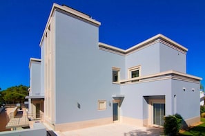 Modern Villa Overlooking the Beach Vale do Lobo. Stunning Sea Views. J134 - 2