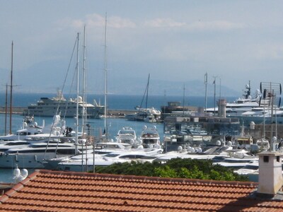 Penthouse-Apartment mit herrlichem Blick über den Yachthafen von Antibes, Sea & Mountains