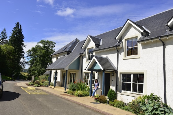 Exterior View Ryder Cup Lodge - Free Parking available right outside the door.
