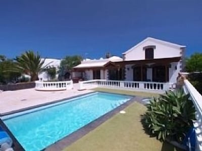 Stunning 4 Bedroom Villa With Private Heated Pool  - Great Location ! 