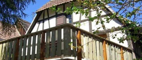 Terrasse / Balcon
à l arrière de la maison au calme