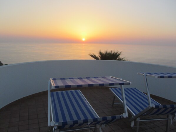 Villa Palummo sunset view round terrace