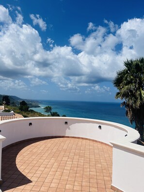 Villa Palummo round terrace Tropea sea view