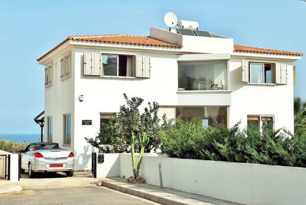 Atlantis Villa with Sea View