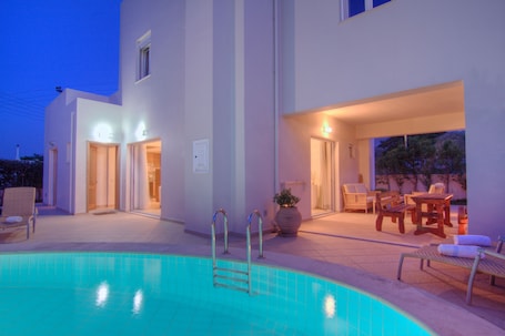 Private pool