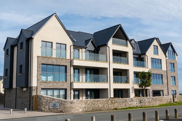 Sea Front with Hot Tub