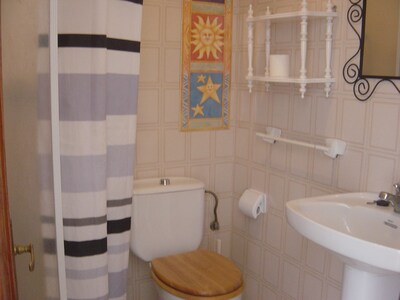 Double Room in Llanes, nice views and private toilet.