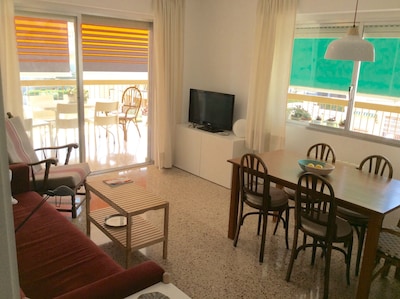 Apartment in Benicassim mit kostenfreiem WLAN, Klimaanlage (warm und kalt) und Parkplatz