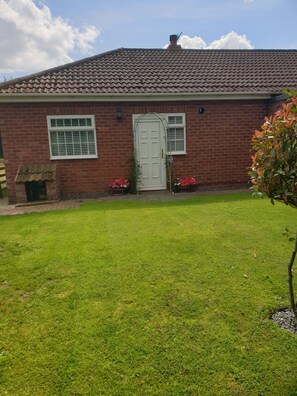 front entrance to cottage