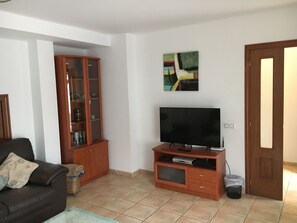 Lounge 2 of 2