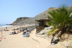 Beautiful Burgau & it's famous beach bar - for cocktails, fine food or livemusic