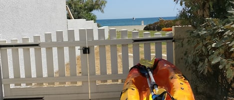 L'accès direct à la plage depuis la maison 