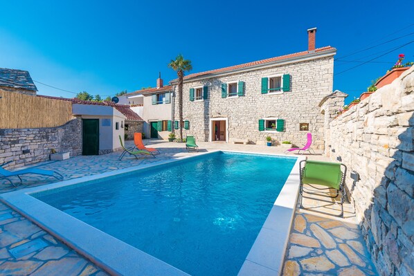 Swimming pool