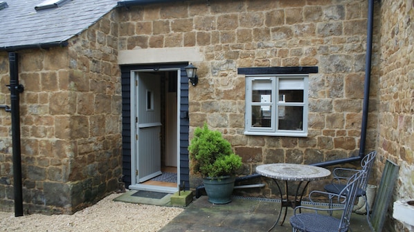 Entrance to cottage and patio area