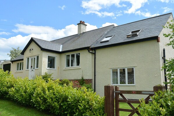 Front of Heatherlea