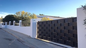 Electric vehicle gate