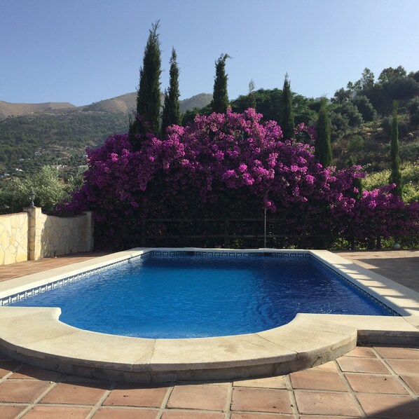 Stunning private pool overlooking mountains