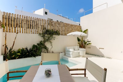 Menorca: Casa en el centro de Ciutadella con piscina climatizada y garaje