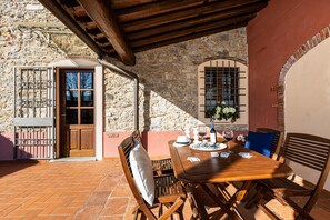 Outdoor dining