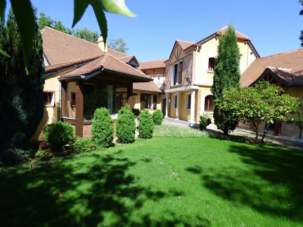 Vue générale de l'entrée du jardin