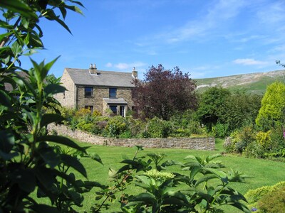 Ashcroft Cottage Reeth, set in two acres garden, river, ponds, amazing views