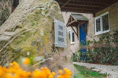 Bike shed sleeps up to 10 at New Mills Marina 