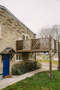 Bike shed sleeps up to 10 at New Mills Marina 