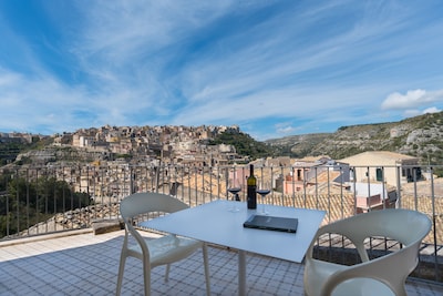 Ulisse, alojamiento nuevo en Ragusa Ibla con terraza y vista panorámica