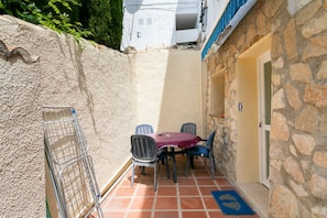 Terrace and front door to Apartment 16D