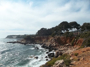 Sentier du littoral et tennis à 250 m