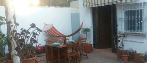 Estudio y patio privado