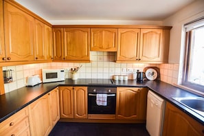 well equipped kitchen with electric hob & oven, fridge, dishwasher microwave 