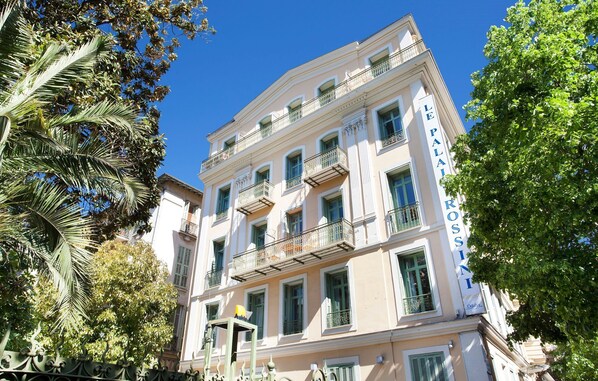 Welcome to your home away from home in Nice!