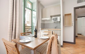 Tuck into a great snack you’ve prepared in your kitchenette.