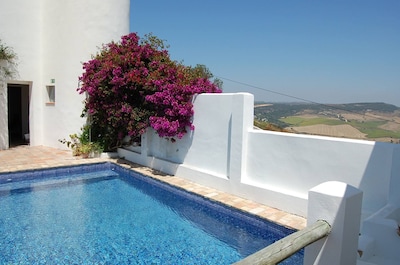 Apartment with pool and views in the centre of Vejer
